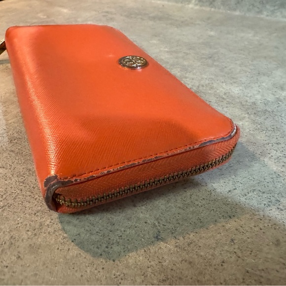 Tory Burch zipper wallet - Picture 5 of 9